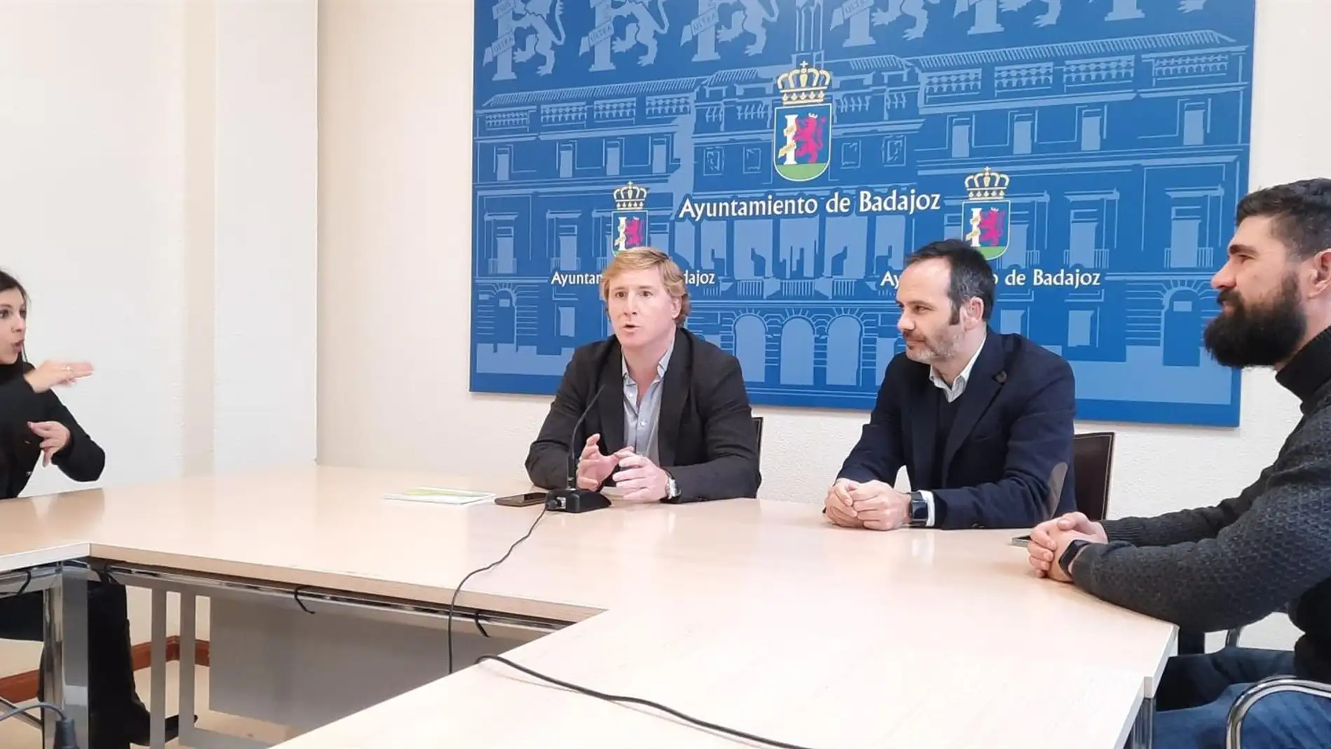 La web del Ayuntamiento de Badajoz presenta un servicio de vídeo-interpretación en lengua de signos