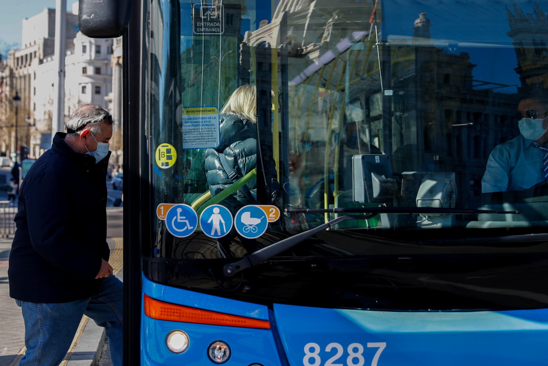 Las comunidades se suman al Gobierno para rebajar el abono transporte: dónde será un 50% más barato Las comunidades se suman al Gobierno para rebajar el abono transporte: dónde será un 50% más barato