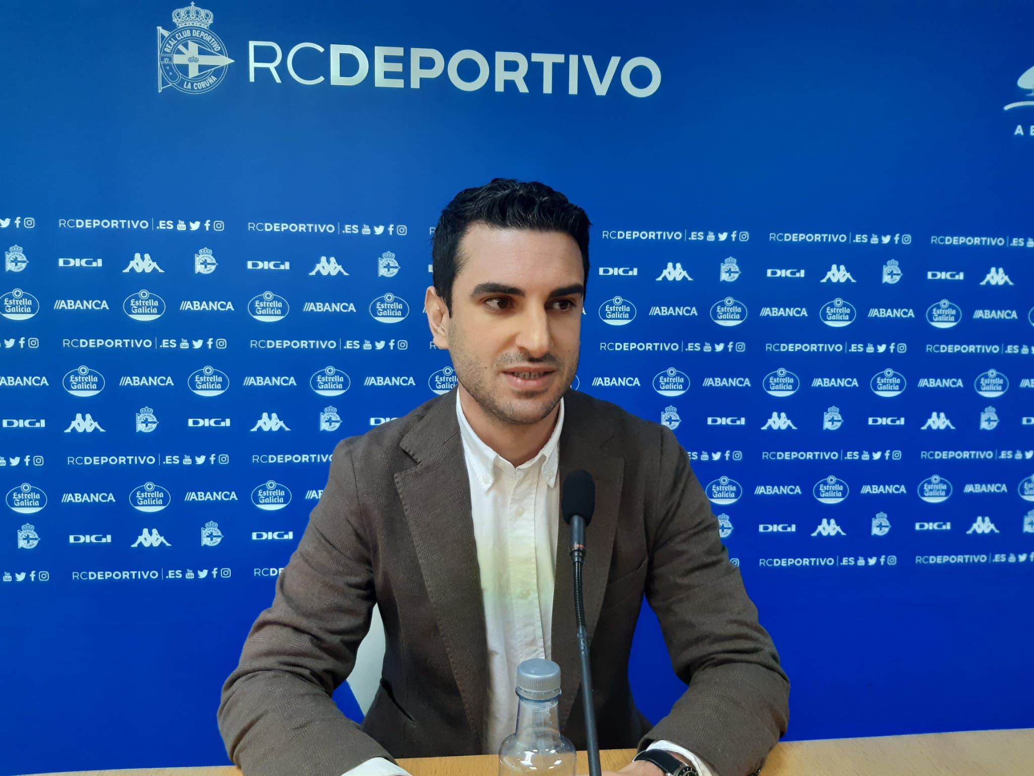 Rosende hace balance del mercado del Dépor y sigue sin convencer para justificar la falta de oportunidades a la cantera en el primer equipo Rosende hace balance del mercado del Dépor y sigue sin convencer para justificar la falta de oportunidades a la cantera en el primer equipo
