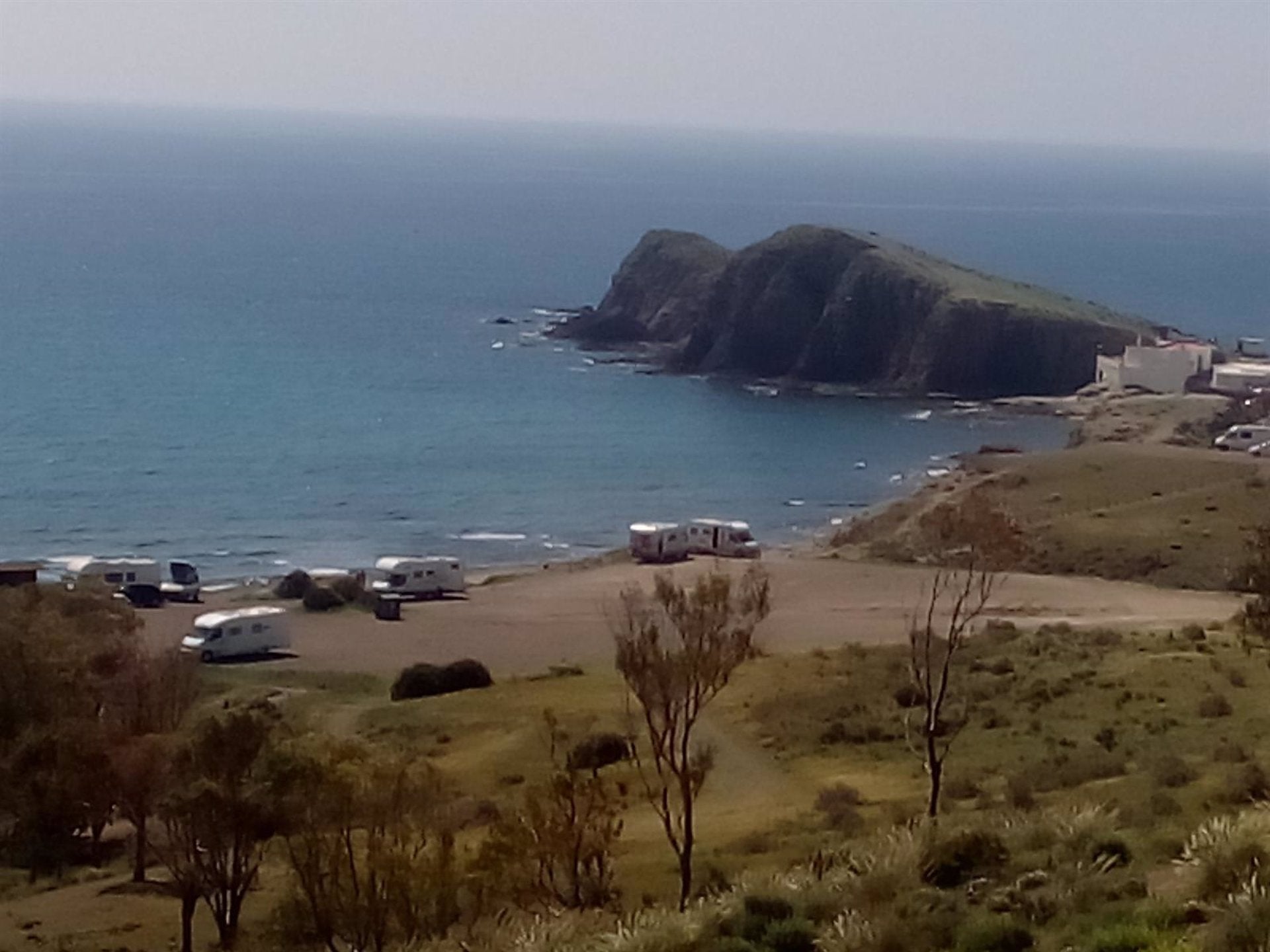 Hasta 327 denuncias por aparcamiento prohibido o acampar en Cabo de Gata Hasta 327 denuncias por aparcamiento prohibido o acampar en Cabo de Gata