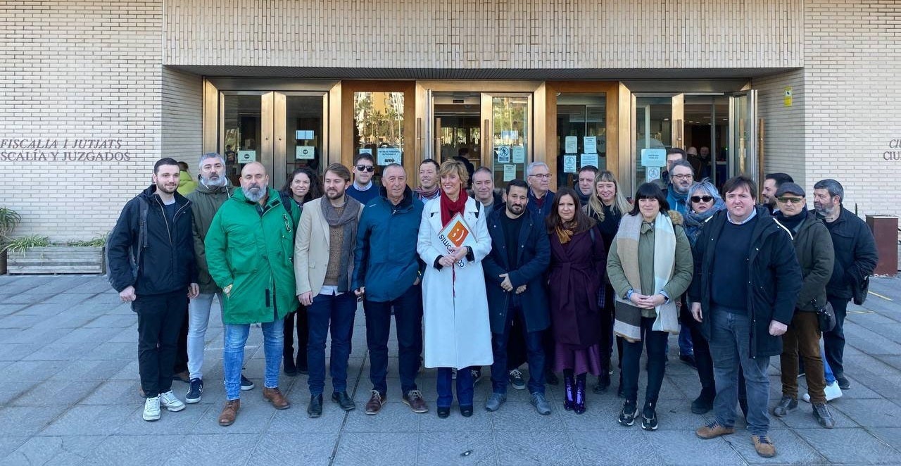 Ruiz dice estar "muy tranquila" antes de declarar como investigada por la retirada de la cruz del Ribalta Ruiz dice estar "muy tranquila" antes de declarar como investigada por la retirada de la cruz del Ribalta