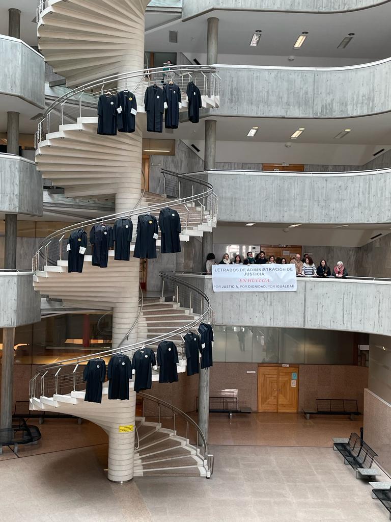 Juicios pospuestos un año, indemnizaciones sin cobrar, bodas canceladas y desahucios paralizados Juicios pospuestos un año, indemnizaciones sin cobrar, bodas canceladas y desahucios paralizados