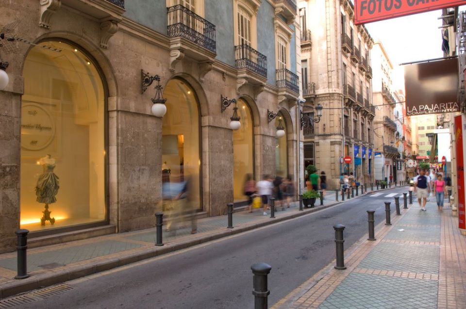 Se hace pasar por fontanero para robar en seis comercios del centro de Alicante Se hace pasar por fontanero para robar en seis comercios del centro de Alicante