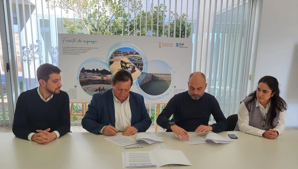 Firma del convenio entre Riegos de Levante y la EPSAR. Firma del convenio entre Riegos de Levante y la EPSAR.