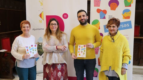 El alcalde de Sagunto, Dar&iacute;o Moreno, y representantes de Lambda presentan la nueva unidad municipal 'Diverses'