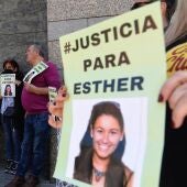 Manifestación por la muerte de Esther López en los juzgados.
