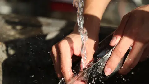 Lavar los platos a mano o con lavavajillas, ¿qué gasta más? Lavar los platos a mano o con lavavajillas, ¿qué gasta más?