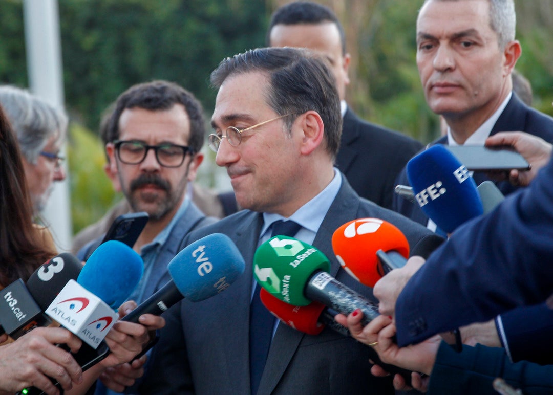 La pregunta sobre el plantón de Mohamed VI que pone en aprietos a Albares: "Esto ya en off" La pregunta sobre el plantón de Mohamed VI que pone en aprietos a Albares: "Esto ya en off"