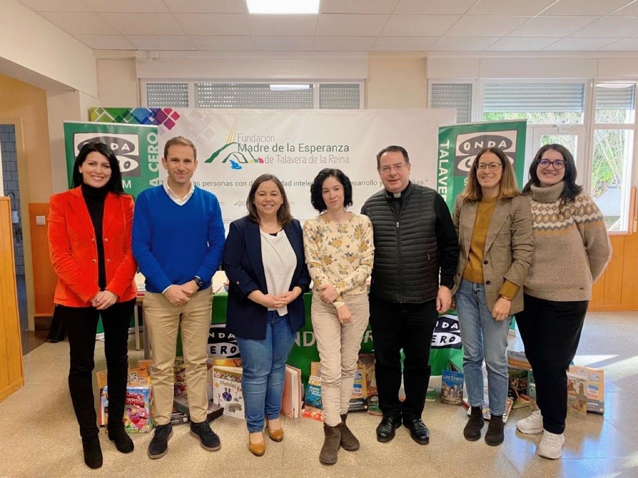 Onda Cero Talavera dona más de 400 libros a la Fundación Madre de la Esperanza Onda Cero Talavera dona más de 400 libros a la Fundación Madre de la Esperanza