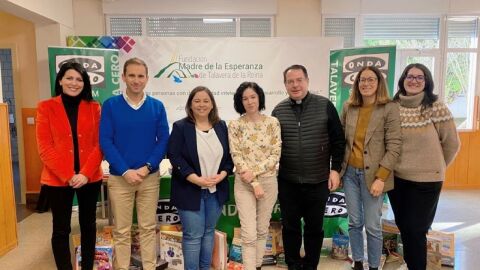 Onda Cero Talavera logra donar m&aacute;s de 400 libros a la Fundaci&oacute;n Madre de la Esperanza