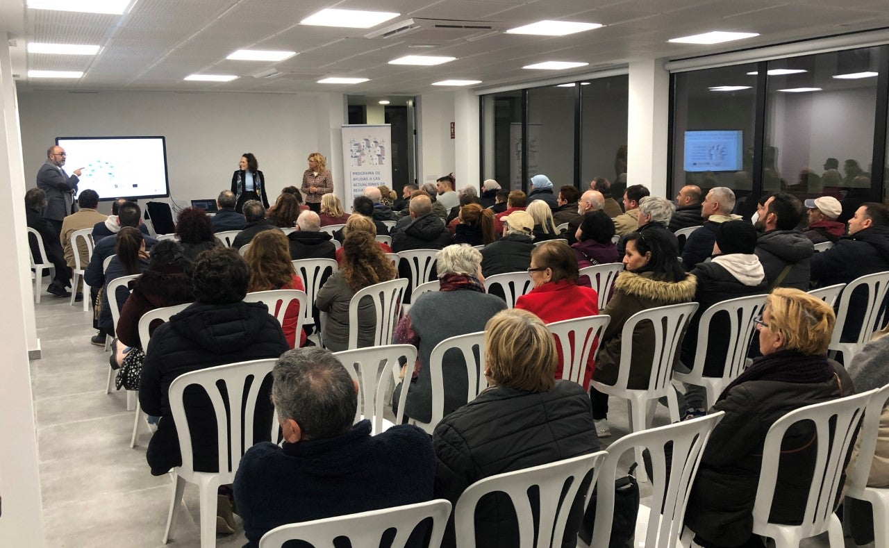 Almassora reúne en el Auditorio Les Boqueres a los beneficiarios del Plan de Barrios Almassora reúne en el Auditorio Les Boqueres a los beneficiarios del Plan de Barrios