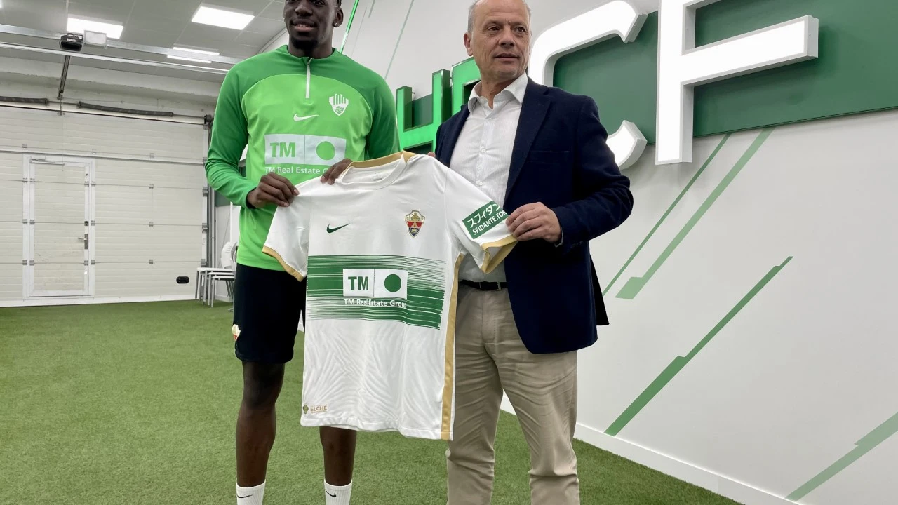 El delantero Randy Nteka y Joaquín Buitrago, presidente del Elche El delantero Randy Nteka y Joaquín Buitrago, presidente del Elche