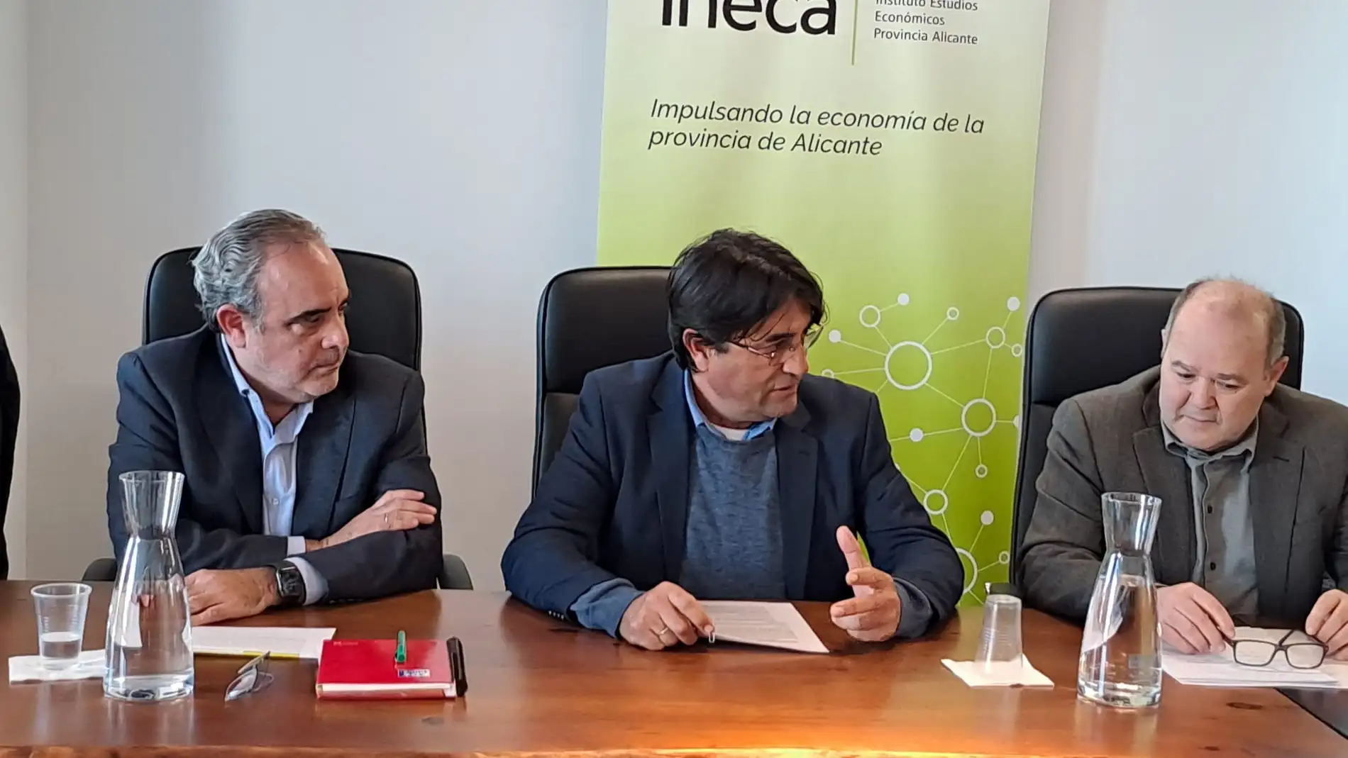 Nacho Amirola, José Vicente Andreu y Joaquín Melgarejo, ante la Asamblea de INECA 