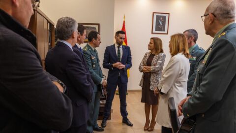 El secretario de Estado, junto a la delegada del Gobierno y los responsables de la Comandancia 