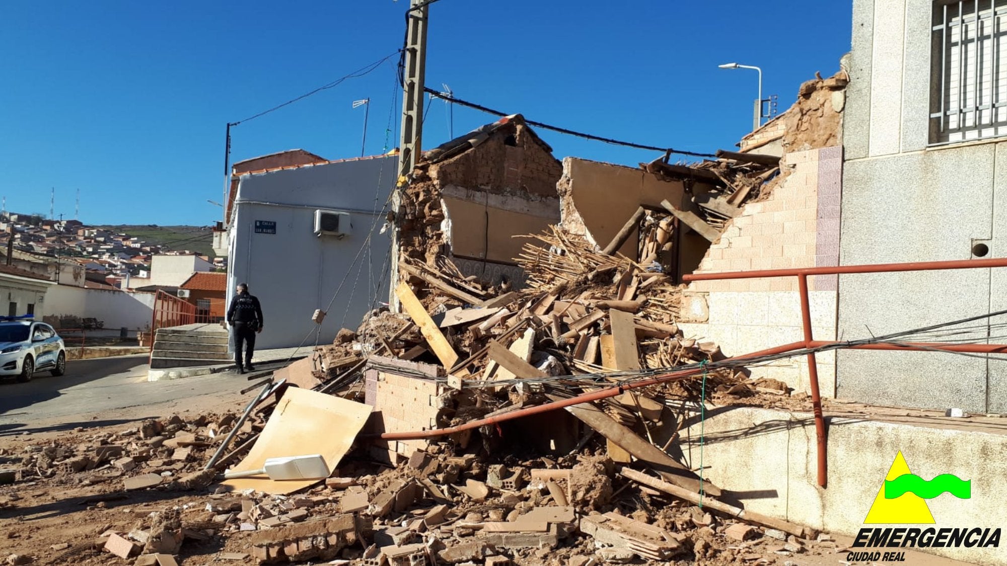 Fallece un varón que quedó atrapado tras derrumbarse su casa en Puertollano Fallece un varón que quedó atrapado tras derrumbarse su casa en Puertollano