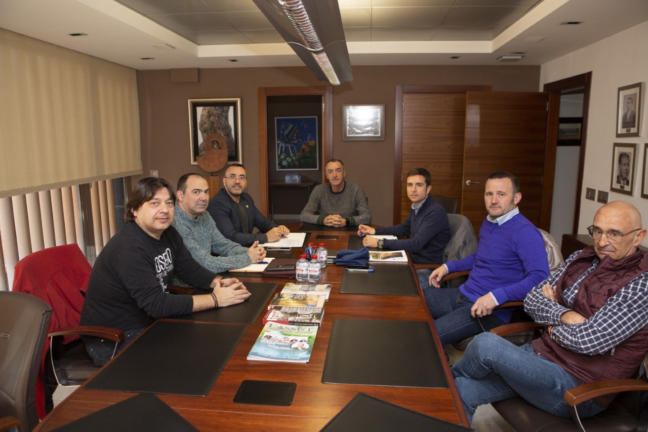 Vila-real firma un convenio con los regantes para trabajar en la mejora de la acequia Vila-real firma un convenio con los regantes para trabajar en la mejora de la acequia