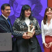Amelia Tiganus recibe el premio "Concha Tolosa"