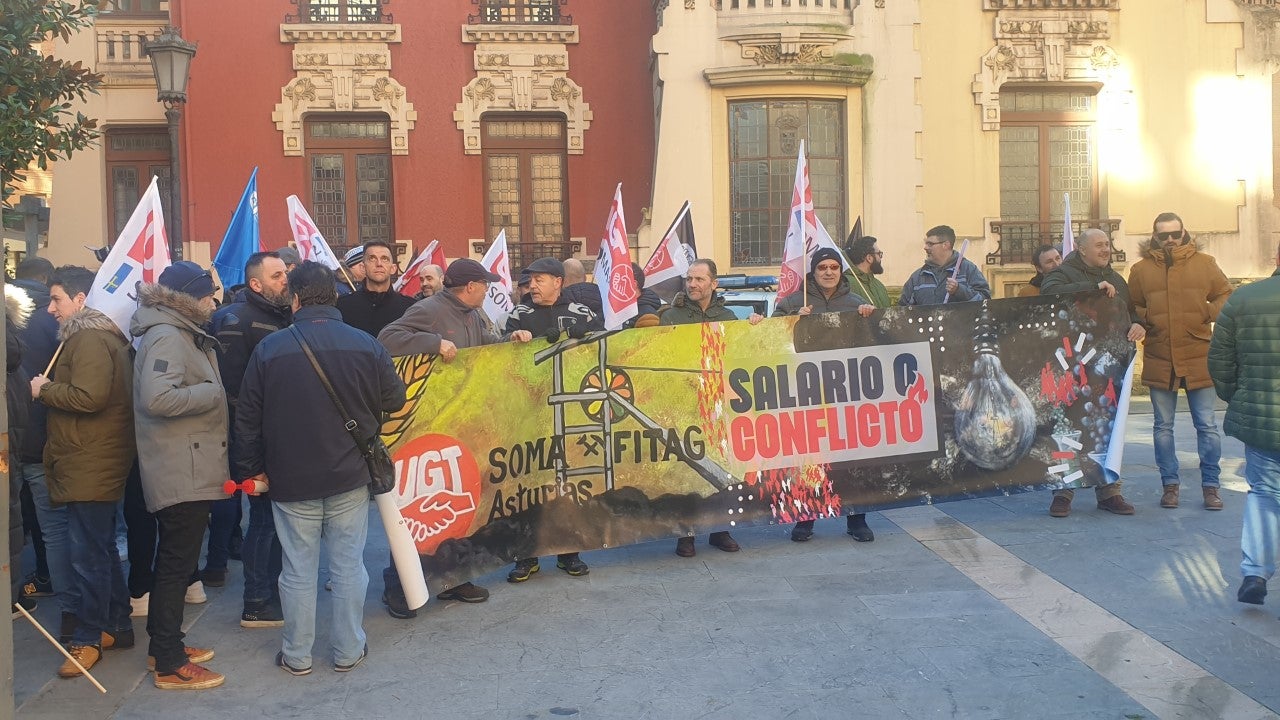 Los trabajadores de Química del Nalón se movilizan en Oviedo para exigir la subida salarial del IPC Los trabajadores de Química del Nalón se movilizan en Oviedo para exigir la subida salarial del IPC