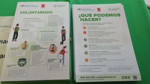 Mesa informativa de la Asociaci&oacute;n Espa&ntilde;ola Contra el C&aacute;ncer en el Hospital Pr&iacute;ncipe de Asturias con motivo de la celebraci&oacute;n del D&iacute;a Mundial Contra el C&aacute;ncer 