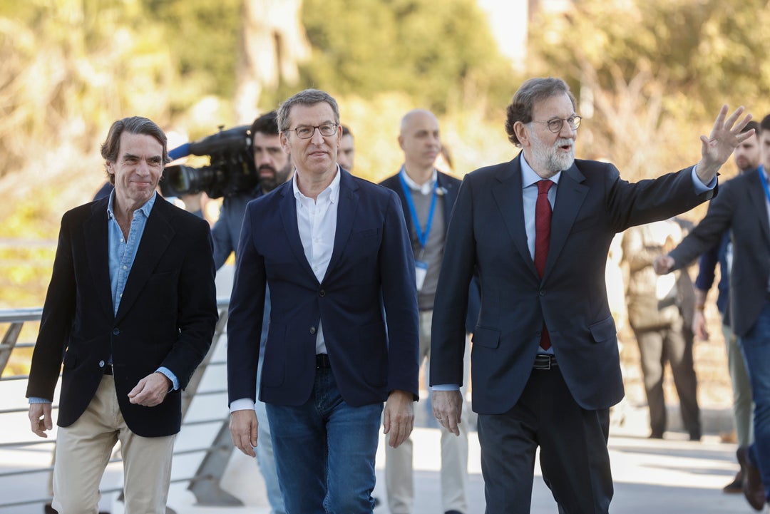 José María Aznar y Mariano Rajoy arropan a Feijóo por segundo día consecutivo en Valencia José María Aznar y Mariano Rajoy arropan a Feijóo por segundo día consecutivo en Valencia