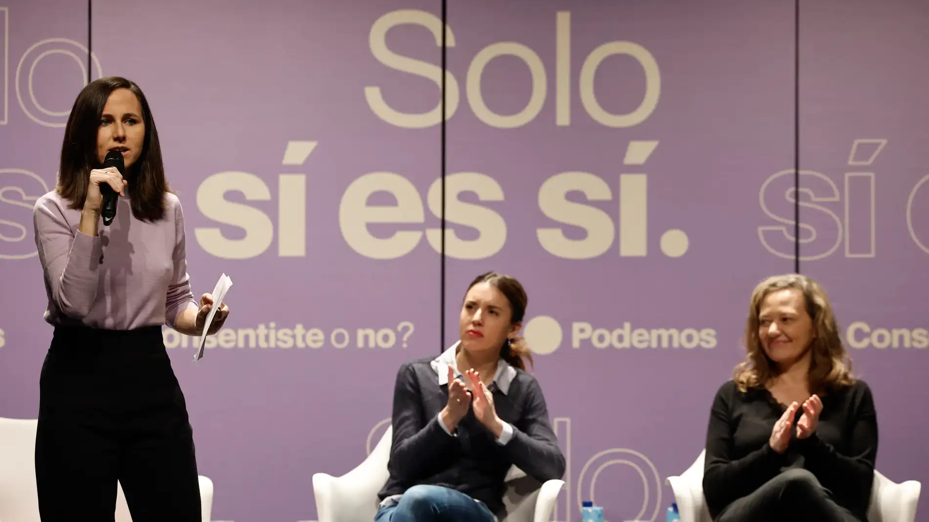 Ione Belarra junto a Irene Montero y Victoria Rosell en un acto de Podemos
