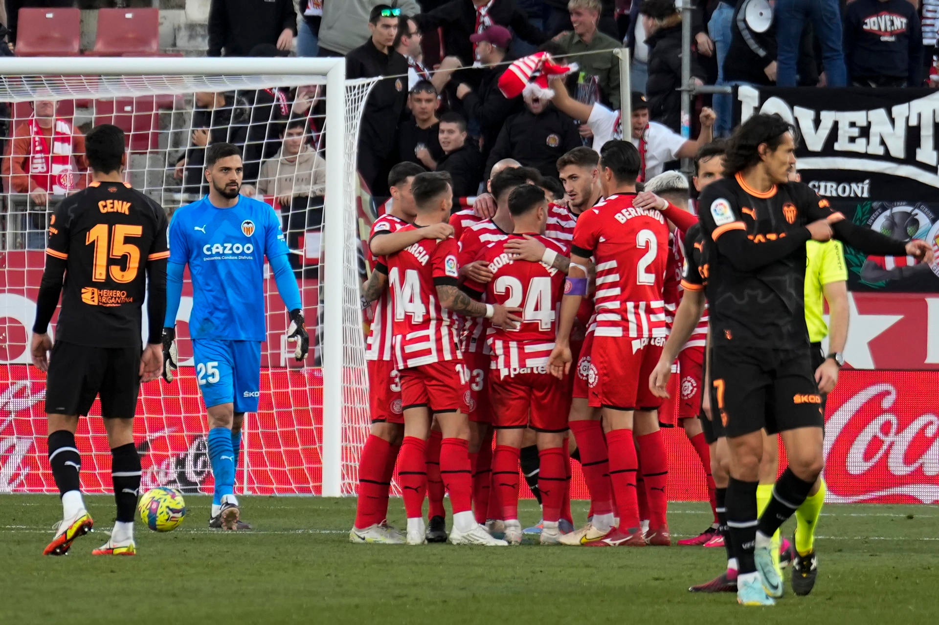 El Girona hunde a un Valencia que ya coquetea con el descenso El Girona hunde a un Valencia que ya coquetea con el descenso