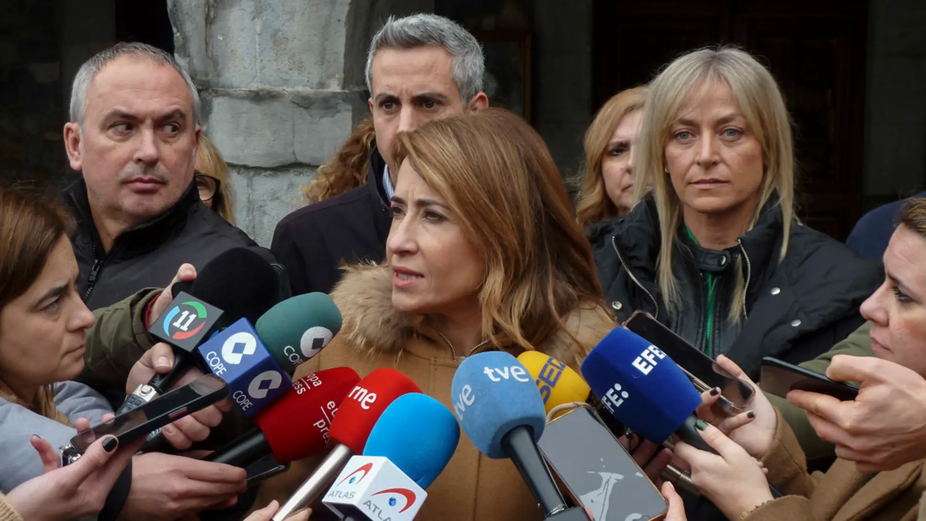 El Gobierno anuncia "ceses inminentes" por el error en los trenes para Cantabria