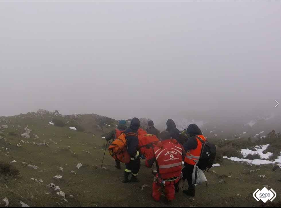 Asistida una mujer lesionada en la ruta del pico Pienzu Asistida una mujer lesionada en la ruta del pico Pienzu