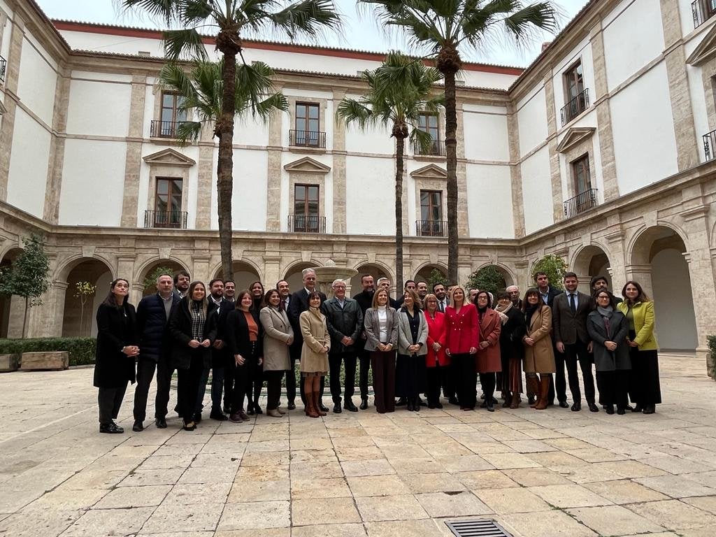 La ministra de Transportes firma acuerdos para rehabilitar 7.158 viviendas en 23 municipios valencianos La ministra de Transportes firma acuerdos para rehabilitar 7.158 viviendas en 23 municipios valencianos