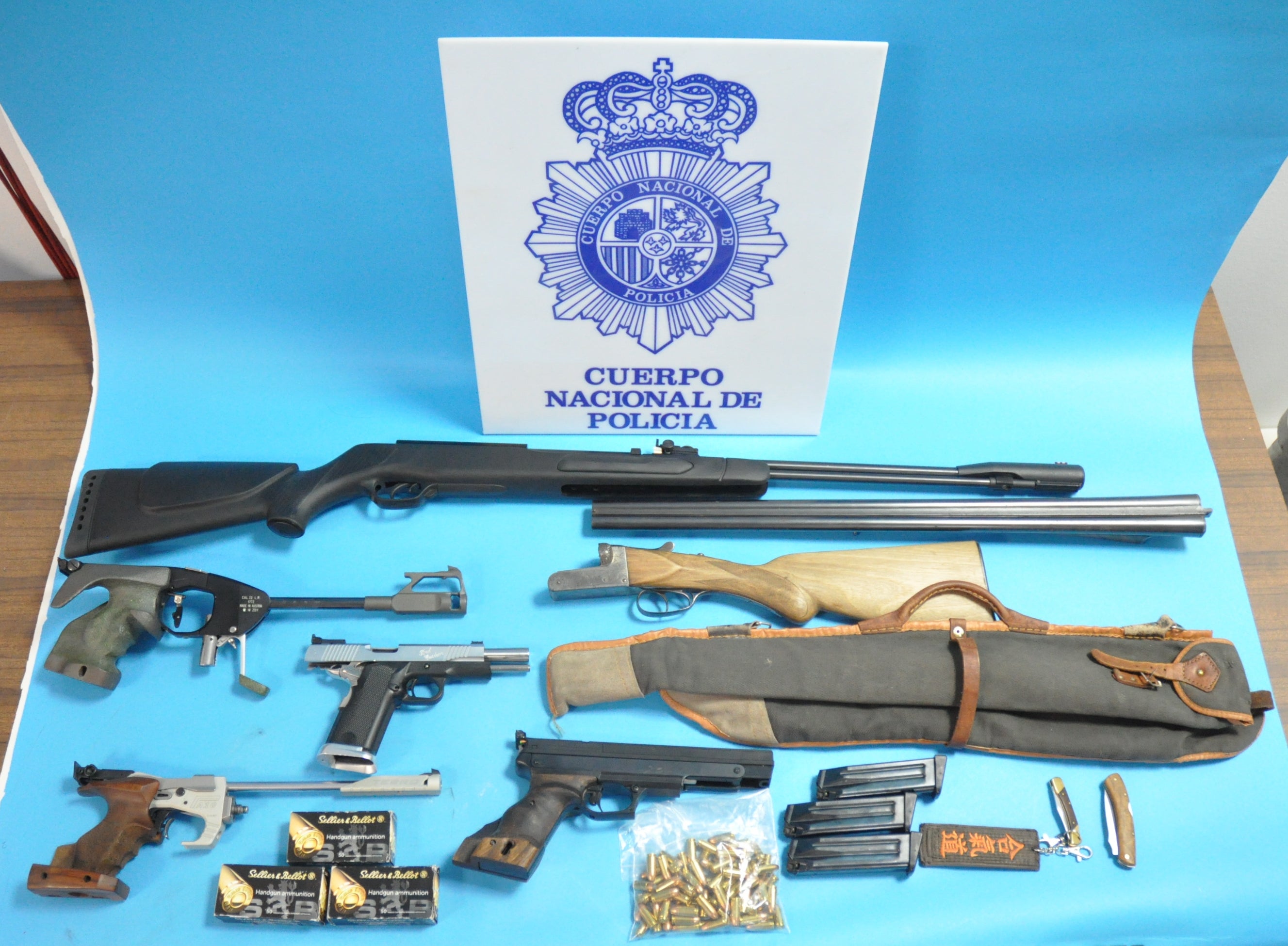 Se presenta en el HUCA con un arma para exigir un psiquiatra Se presenta en el HUCA con un arma para exigir un psiquiatra