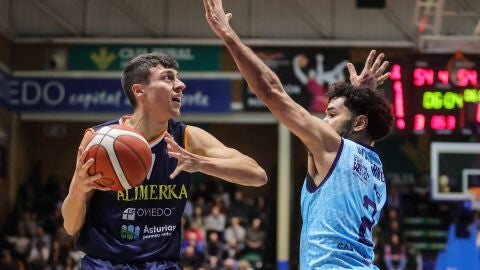 Fabio Santana volvi&oacute; a jugar con el Oviedo Baloncesto
