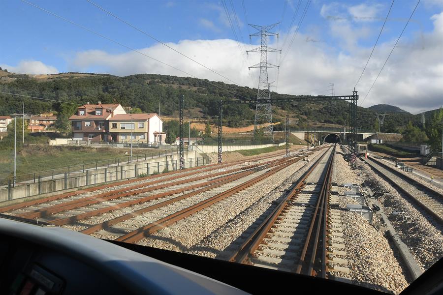 Renfe y Adif anuncian los primeros ceses tras la 'chapuza' de los túneles Renfe y Adif anuncian los primeros ceses tras la 'chapuza' de los túneles