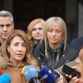 La ministra de Transportes, Raquel Sánchez, el vicepresidente de Cantabria, Pablo Zuloaga y la alcaldesa de Castro, Susana Herrán