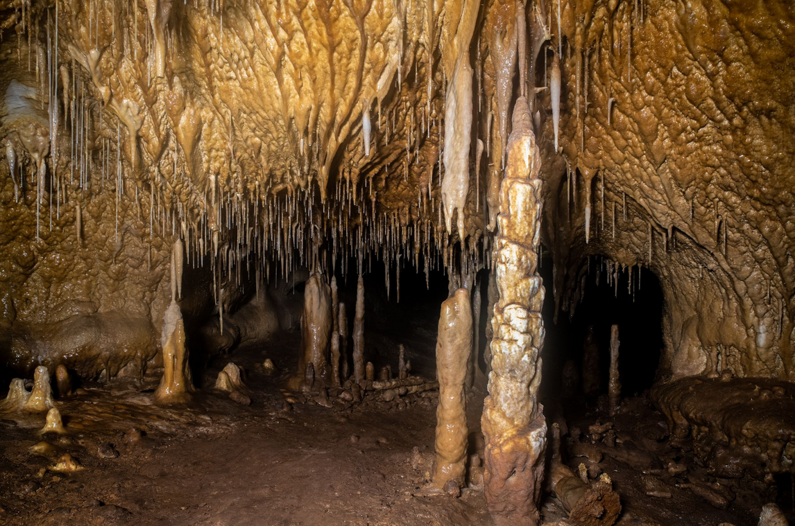 Todos somos griegos: El origen de las cavernas y las cuevas Todos somos griegos: El origen de las cavernas y las cuevas