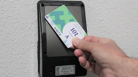 Sistema de acceso a las plantas del Hospital de Hellín Sistema de acceso a las plantas del Hospital de Hellín