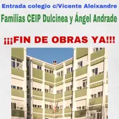Concentración convocada por los padres de los dos colegios Concentración convocada por los padres de los dos colegios