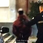 Detenido en Sevilla un conductor drogado tras robar el coche en Badajoz agrediendo al dueño con un cuchillo