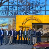 El CEO de Opel y Vauxhall, Florian Huettl, visita las instalaciones de Autopremier Málaga
