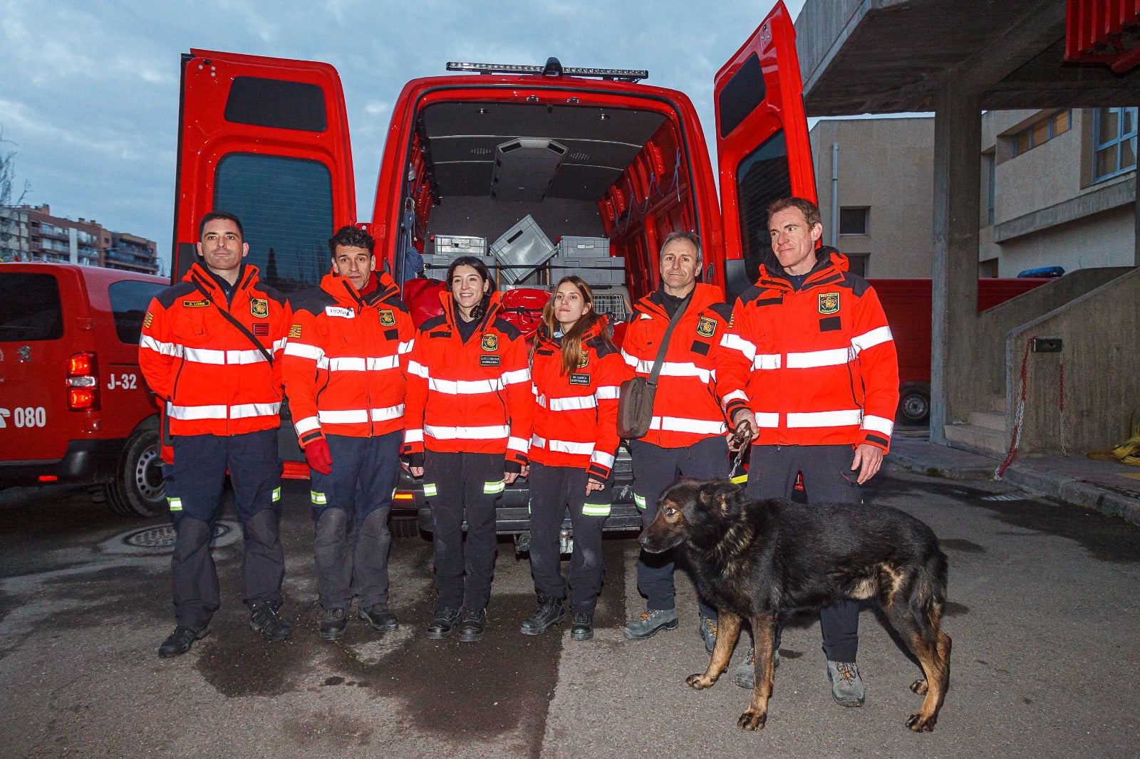 Siete bomberos de Zaragoza parten a Turquía para ayudar en las labores de rescate Siete bomberos de Zaragoza parten a Turquía para ayudar en las labores de rescate