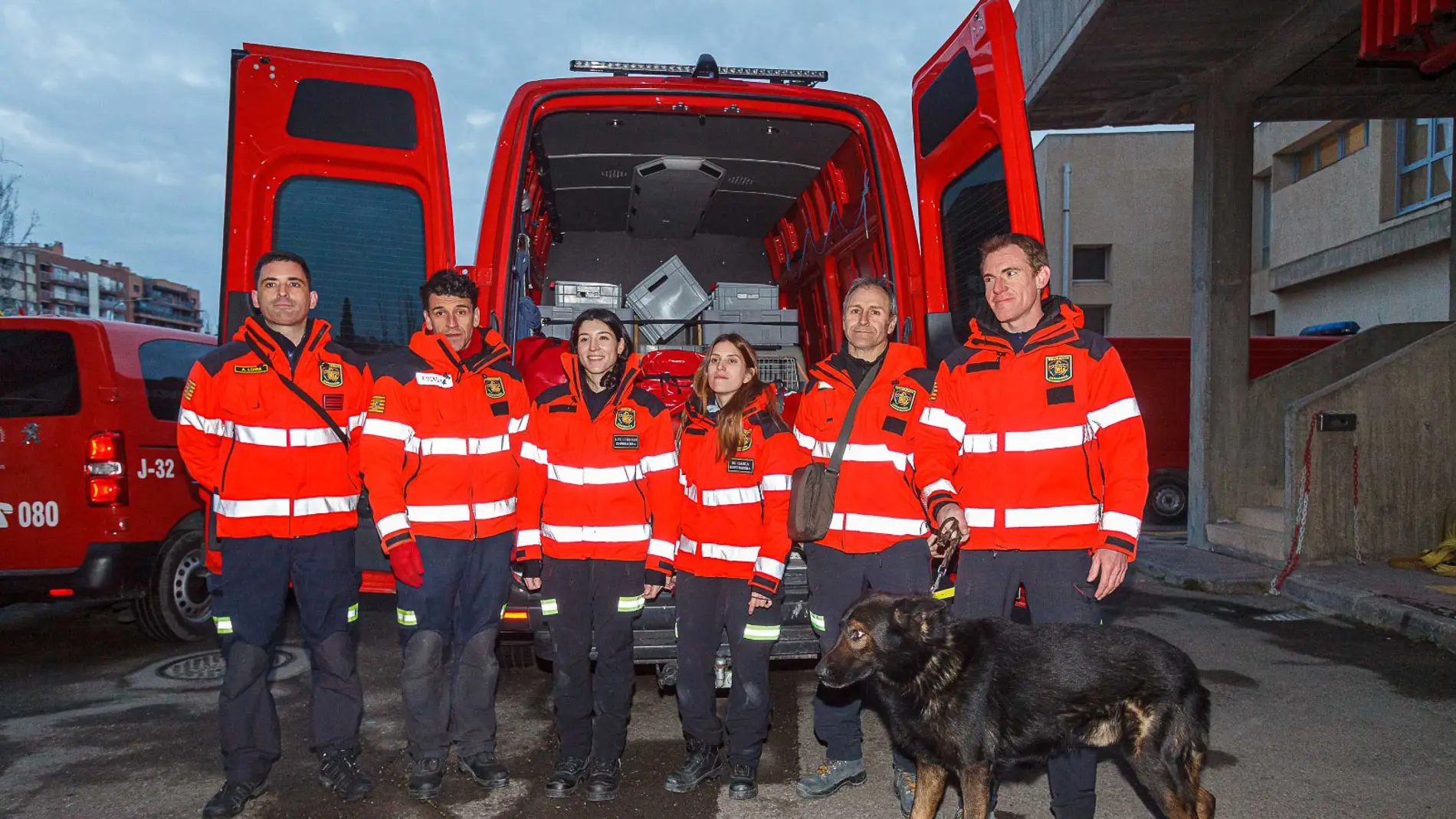 alma colgar proteína Siete bomberos de Zaragoza parten a Turquía para ayudar en las labores de  rescate | Onda Cero Radio