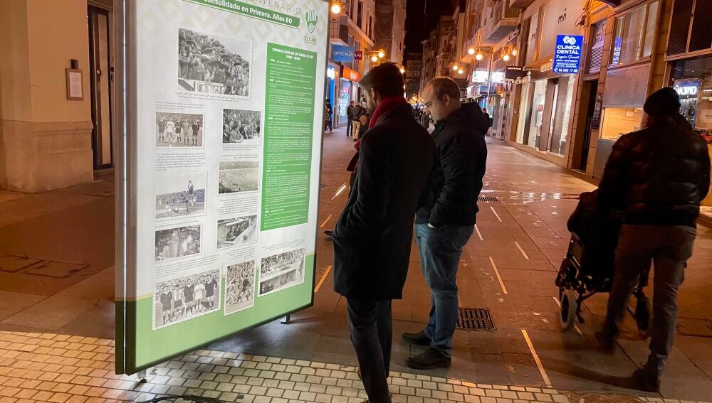 Los 14 paneles fotográficos cuentan con iluminación que los hacen más llamativos