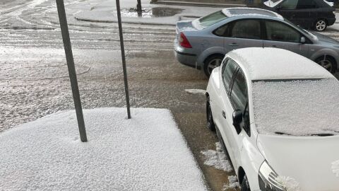 Una calle te&ntilde;ida de blanco en Sanl&uacute;car