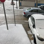 Una calle teñida de blanco en Sanlúcar Una calle teñida de blanco en Sanlúcar