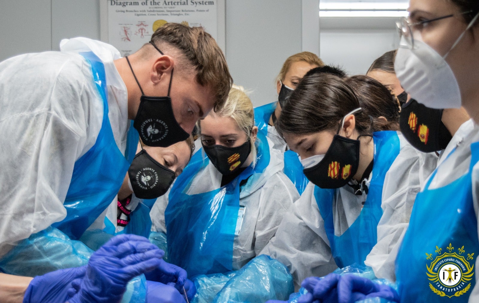 Tanatopraxia, el oficio de embellecer la muerte que se ha convertido en una salida profesional para los jóvenes Tanatopraxia, el oficio de embellecer la muerte que se ha convertido en una salida profesional para los jóvenes