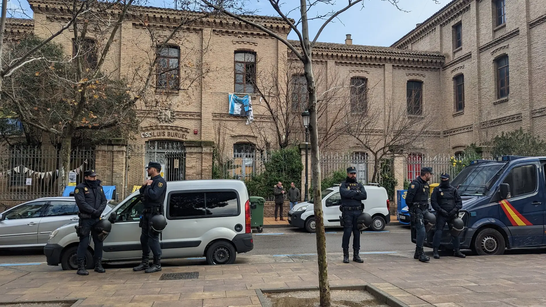 La Policía ha desalojado esta madrugada las instalaciones del centro Luis Buñuel