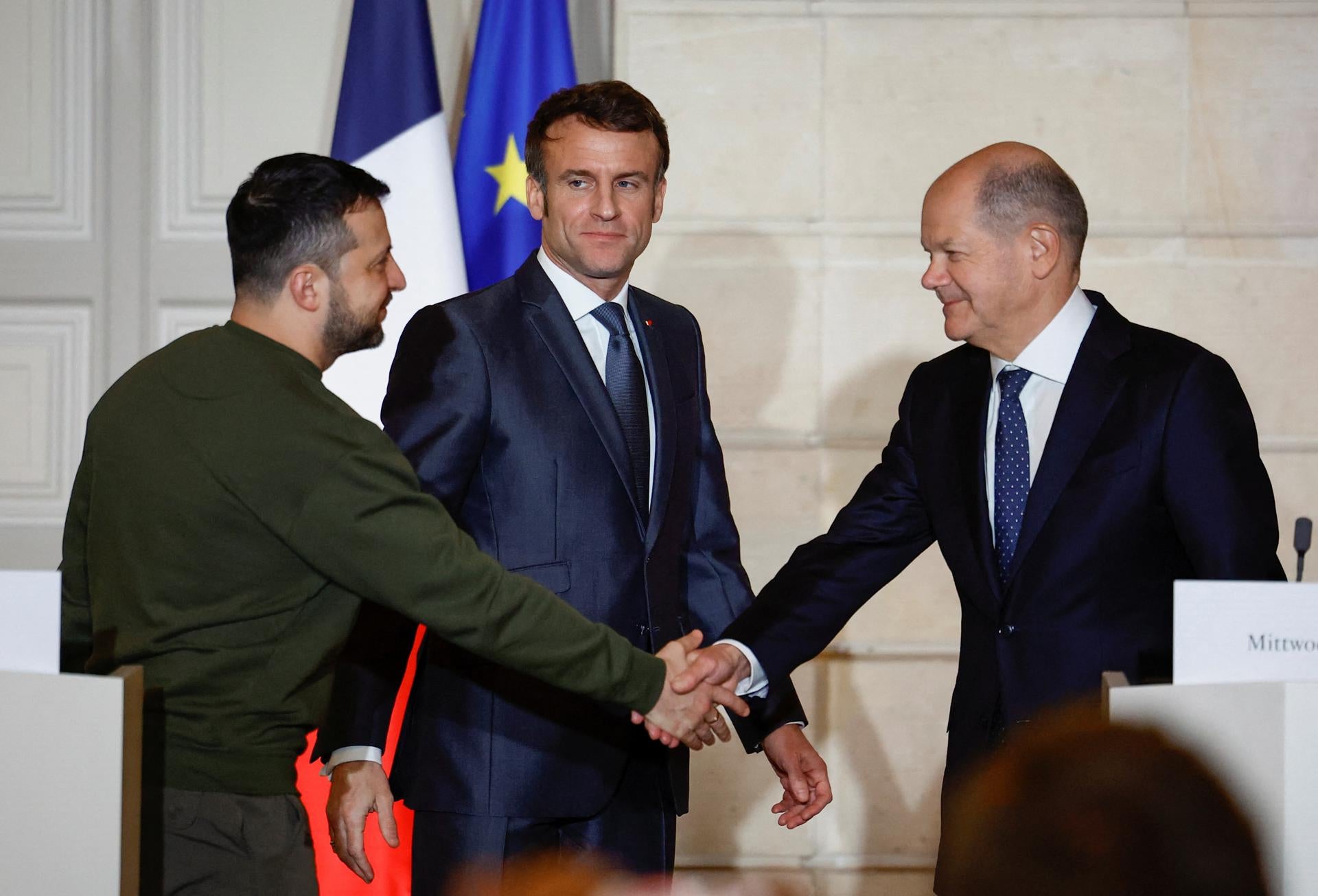 Macron asegura a Zelenski que acompañará a Ucrania "hasta ganar la guerra" Macron asegura a Zelenski que acompañará a Ucrania "hasta ganar la guerra"
