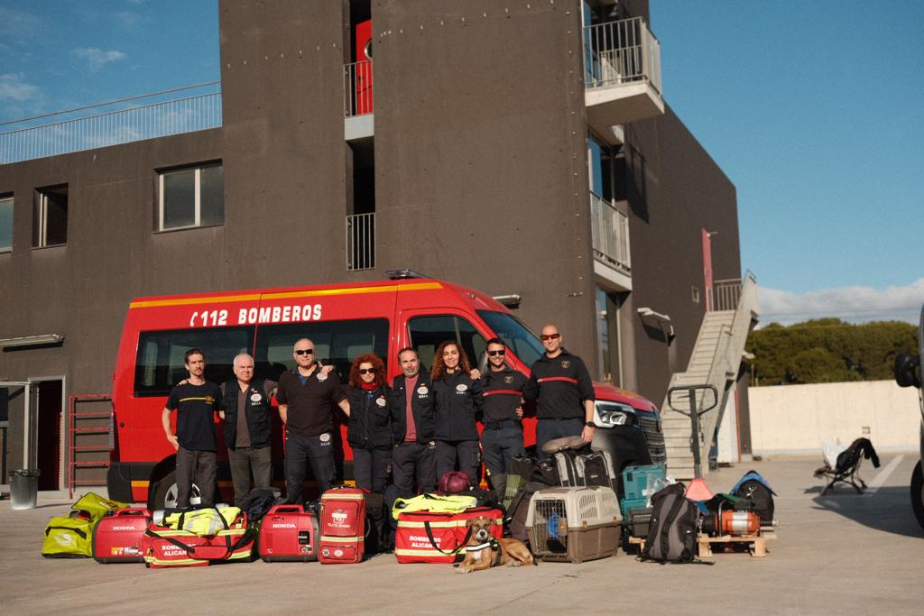 Voluntarios de GEA Alicante vuelan hasta Turquía para colaborar en las tareas de rescate de personas atrapadas tras el terremoto Voluntarios de GEA Alicante vuelan hasta Turquía para colaborar en las tareas de rescate de personas atrapadas tras el terremoto