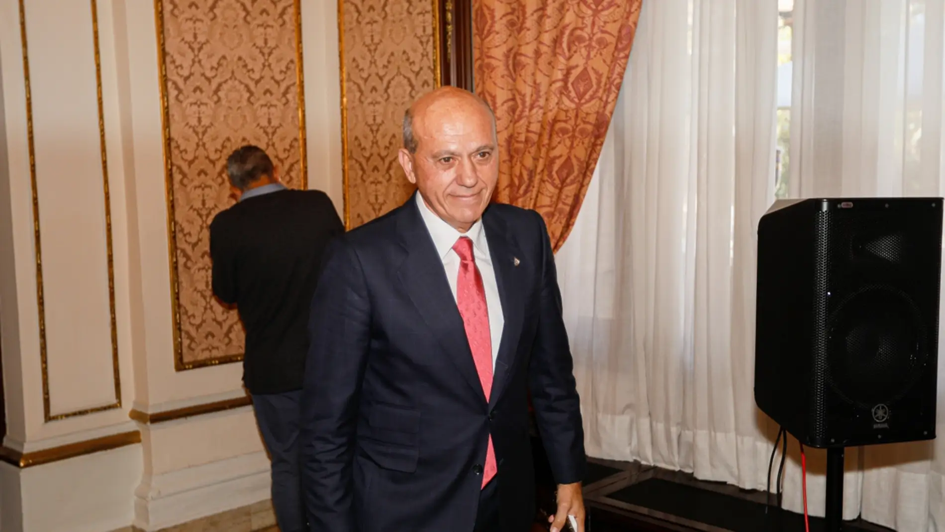 Del Nido: "Tenemos un lío bastante gordo como para que yo cuestione al entrenador" Del Nido: "Tenemos un lío bastante gordo como para que yo cuestione al entrenador"