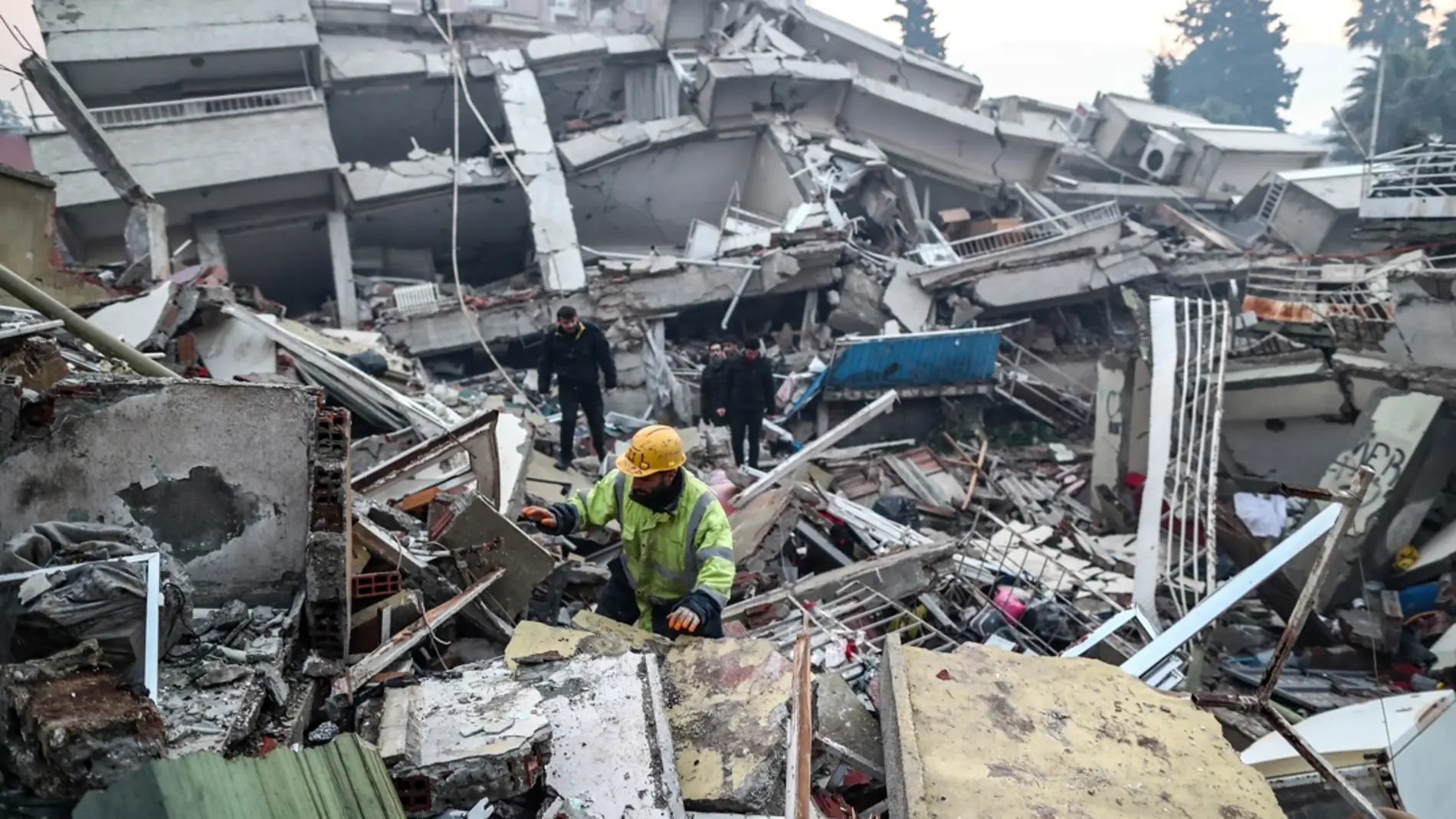 ¿Están preparados los edificios de España para un terremoto como el de Turquía? / EFE/EPA/ERDEM SAHIN
