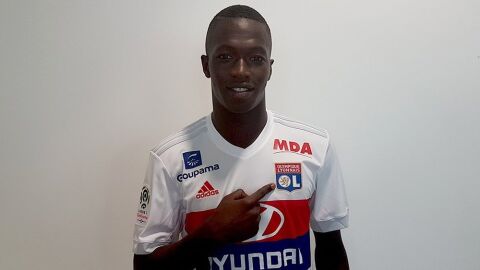 Pape Cheikh, en su presentación como jugador del Olympique de Lyon Pape Cheikh, en su presentación como jugador del Olympique de Lyon